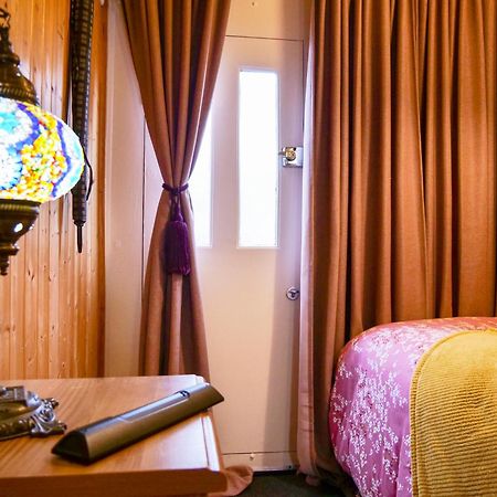 La Estrella Apartment เบคเคนแฮม ภายนอก รูปภาพ