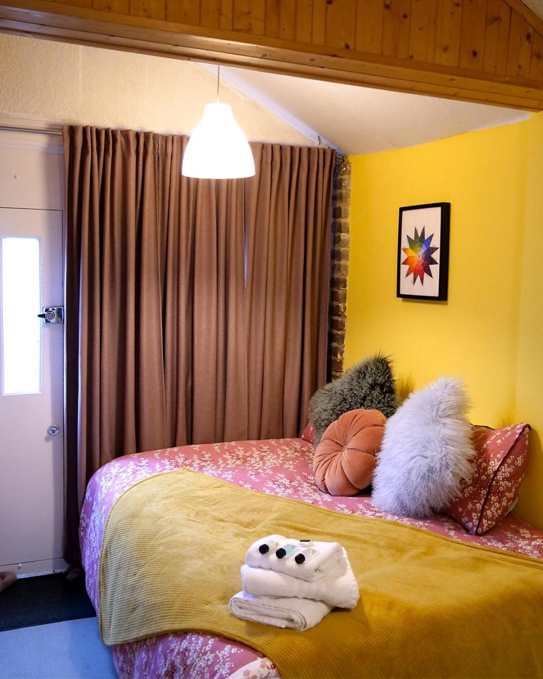 La Estrella Apartment เบคเคนแฮม ภายนอก รูปภาพ