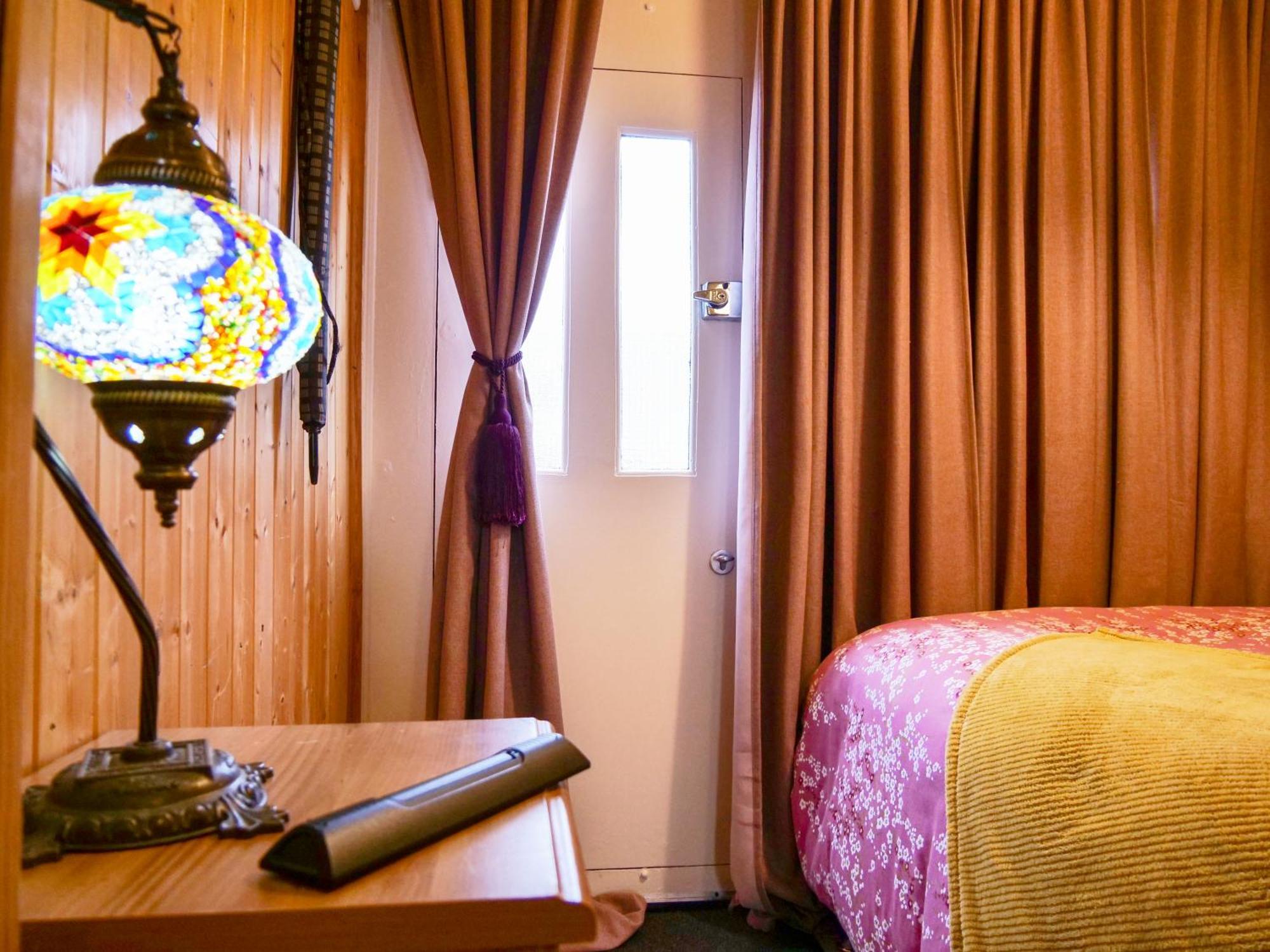 La Estrella Apartment เบคเคนแฮม ภายนอก รูปภาพ