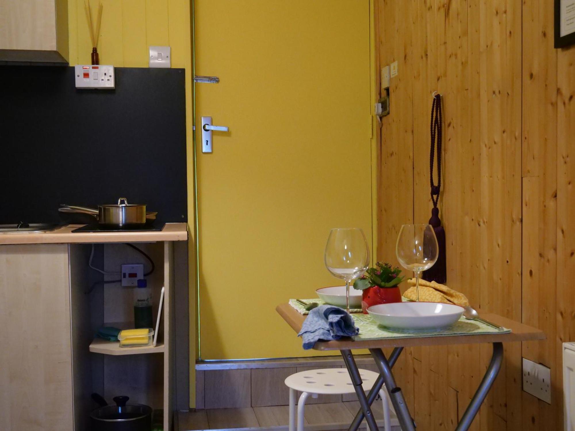 La Estrella Apartment เบคเคนแฮม ภายนอก รูปภาพ